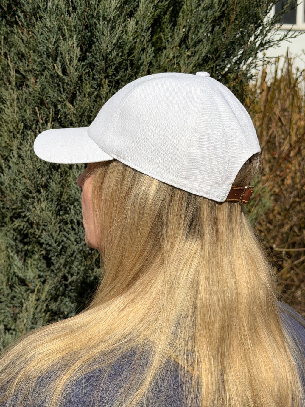 Linen Baseball Cap White – Front View | CacheMio®