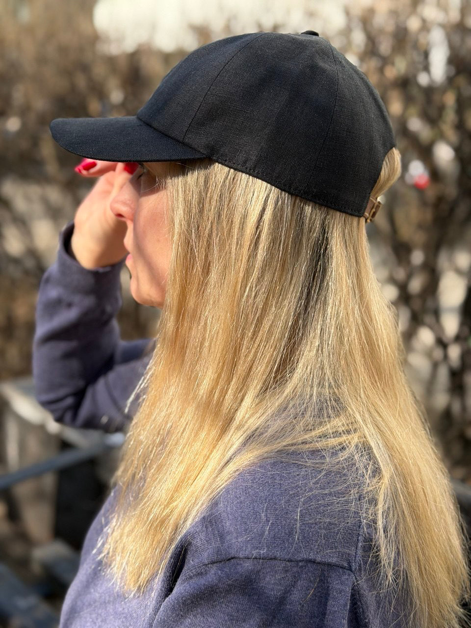 Linen Baseball Cap Black – Side View | CacheMio®