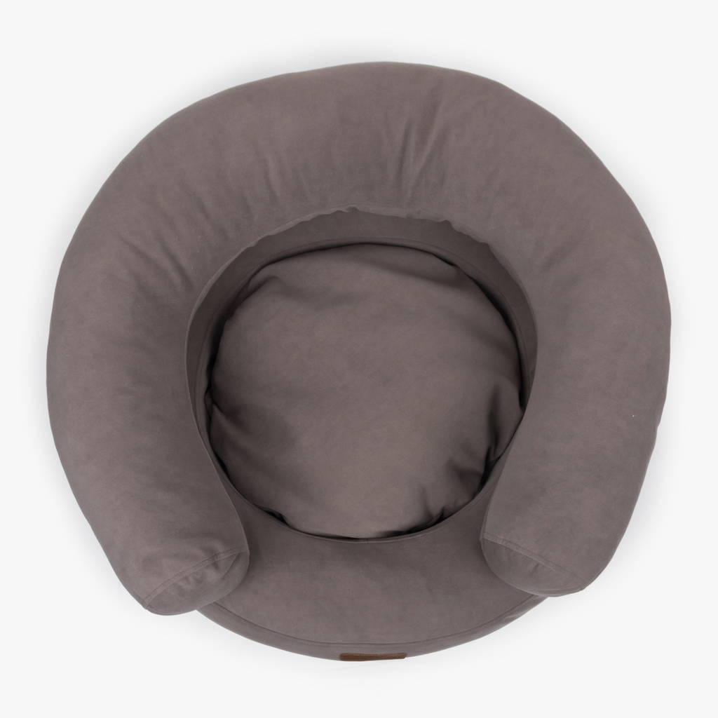 Expansive resting core of the dark neutral orthopedic bed exposes the 360-degree anatomical security engineered for deep canine sleep.
