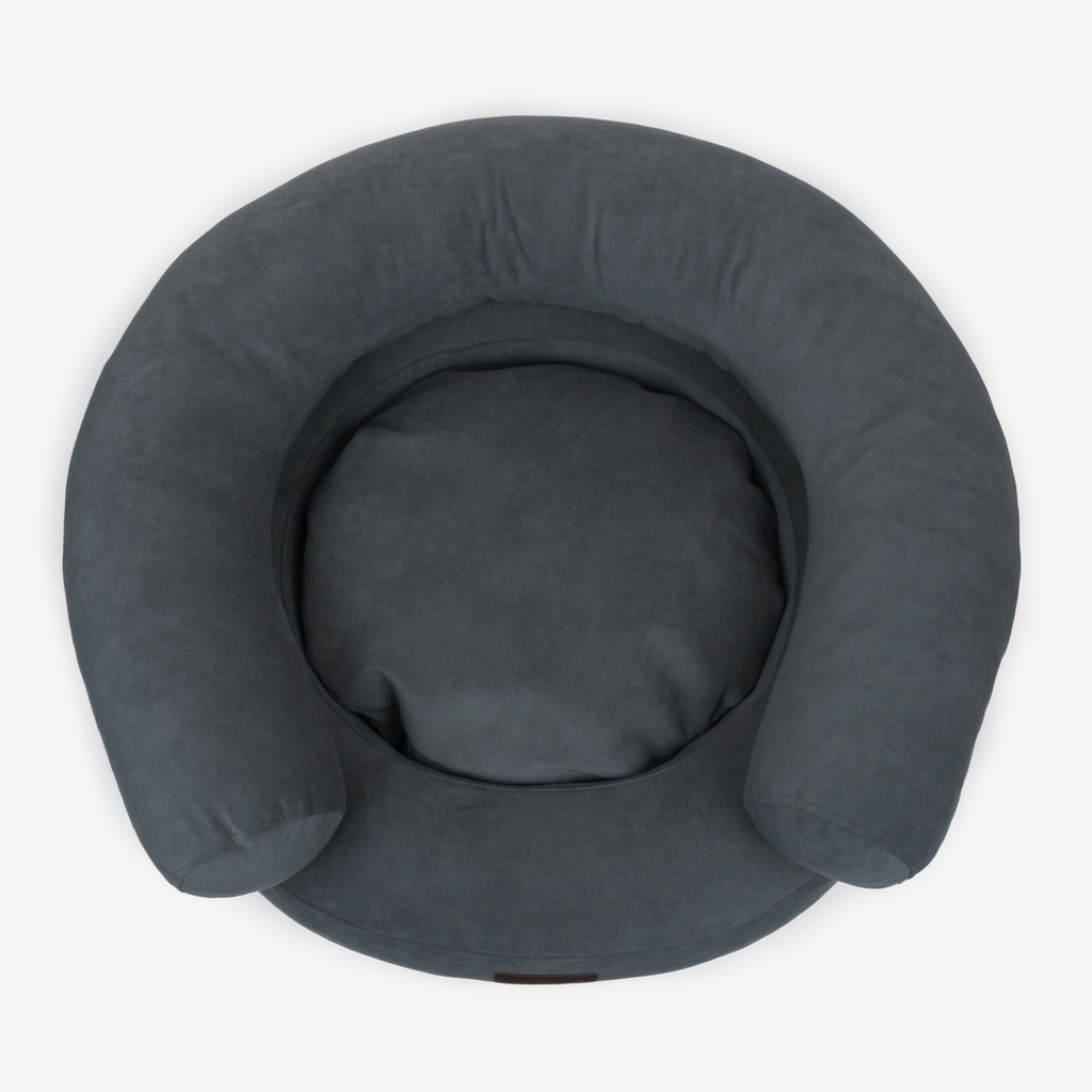 Deep slate grey textiles line the expansive central resting core, highlighting the symmetrical anatomical support built for restorative canine sleep.