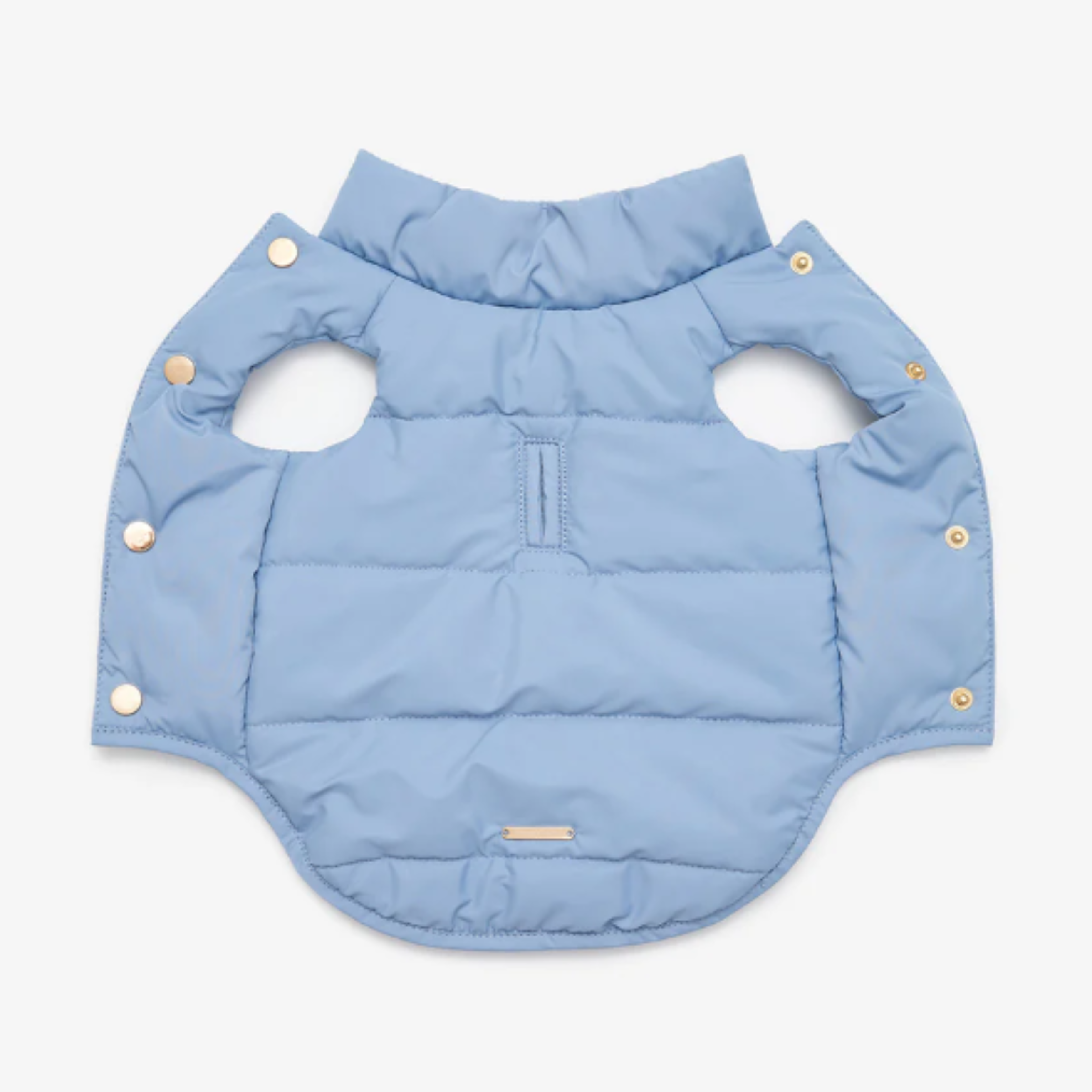 Revealing the technical core, the unfastened pastel jacket displays its evenly distributed synthetic insulation. Golden snap fasteners line the edges, promising a rapid and secure dressing experience.