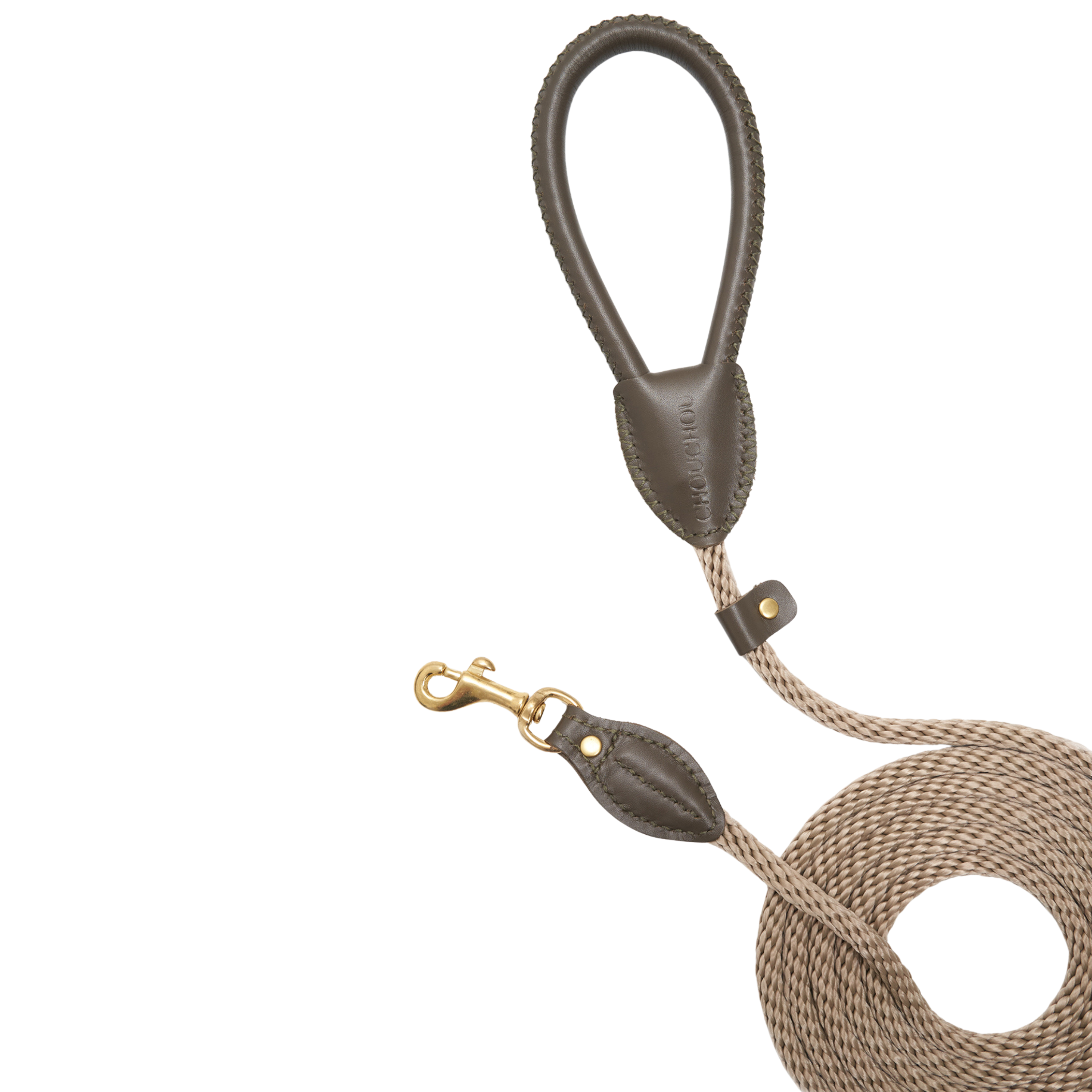 Detailed focus on the supple olive green leather handle and age-defying solid brass clasp crafted for the CacheMio & CHOUCHOÚ pet accessory line.