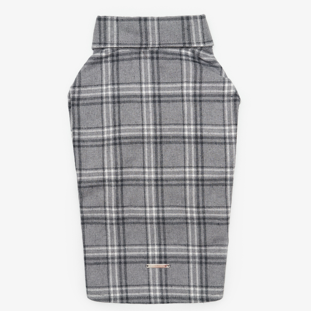 A seamless back panel highlights the lightweight woven cotton and meticulous pattern matching of the light gray pet shirt, finished with a subtle logo plate.