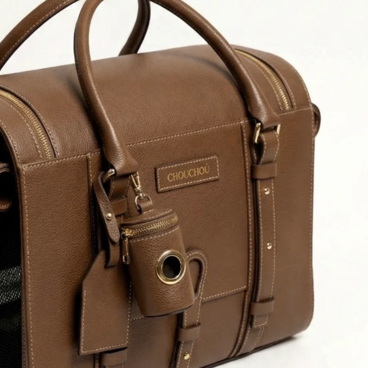 Custom CHOUCHOÚ hardware and a dedicated waste bag cylinder accent the warm earthy tones of this premium vintage-style airline carrier.