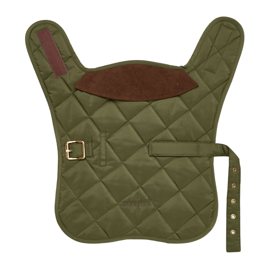 Flatlay presentation of the waterproof quilted dog coat in olive green by CacheMio x CHOUCHOÚ, featuring a velvet collar.