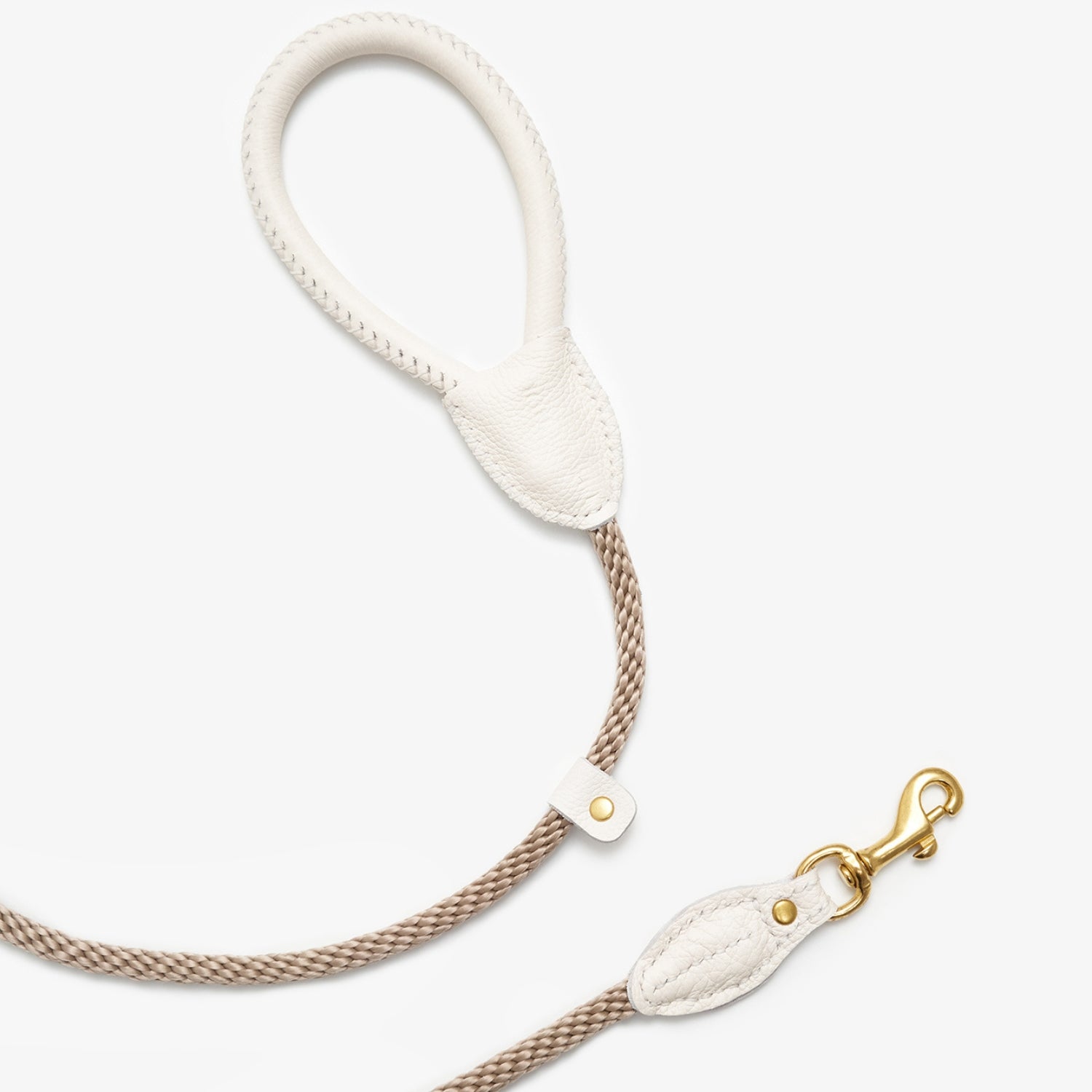 Pristine ivory leather dog leash handle and solid brass clasp by CacheMio & CHOUCHOÚ, connected by a durable light beige rope core.
